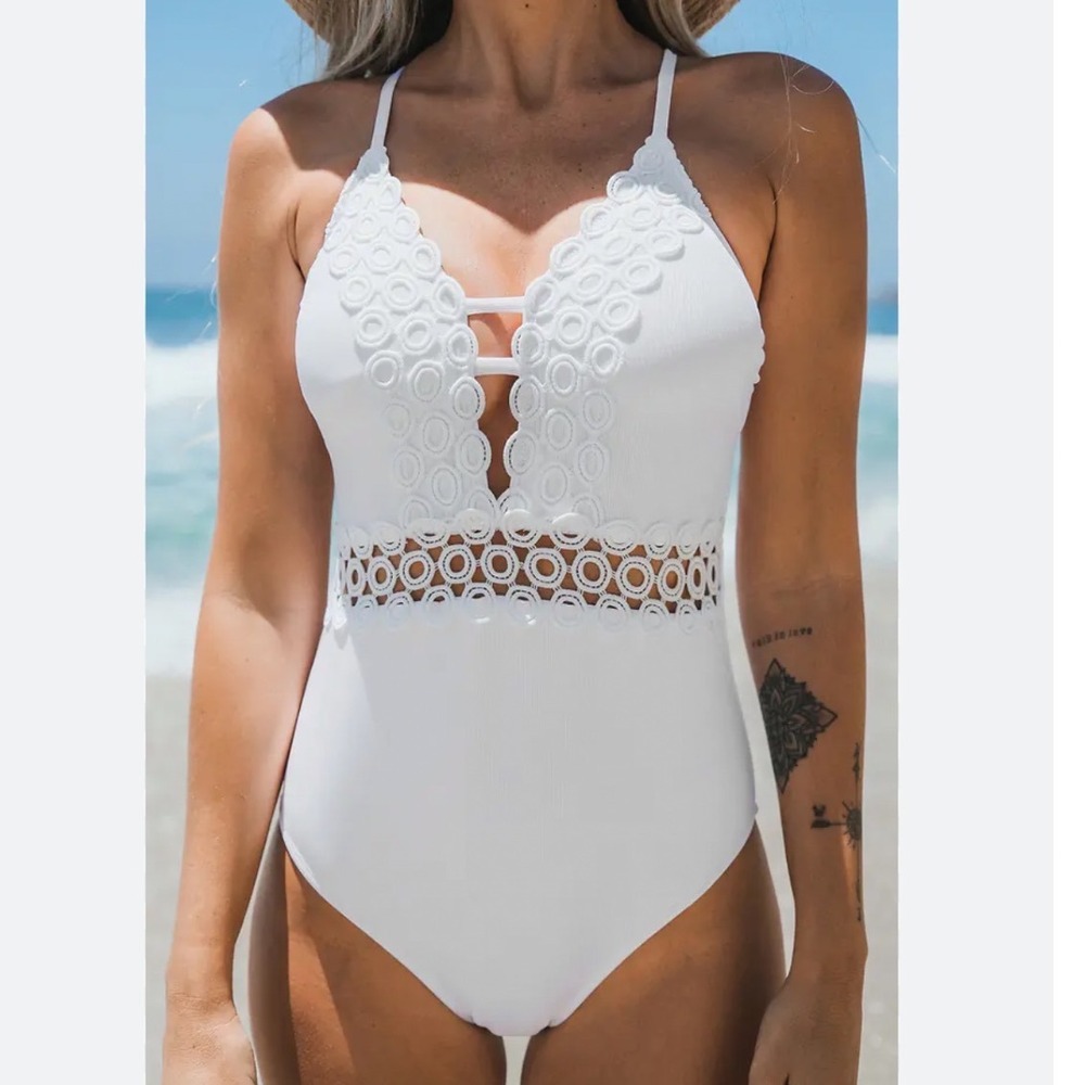 Cupshe White Ribbed Crochet Lace Cut Out One Piece Swimsuit V-Neck Sz Large New